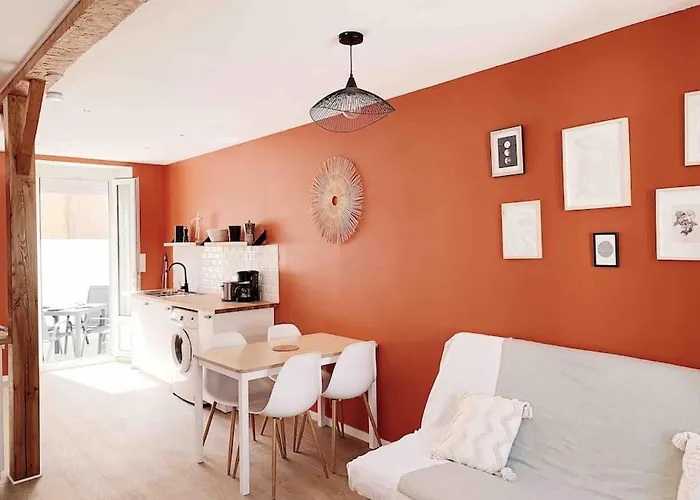 Vermeille: Terrasse Calme Au Coeur Du Village