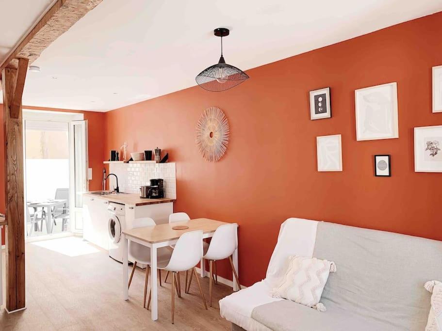 Vermeille: Terrasse Calme Au Coeur Du Village Apartment